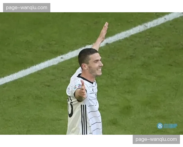 亚历山大谈洛杉矶比赛体验：球迷墙设计提升边路攻防观赏性