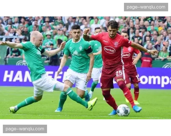 赛前发布会：弗赖堡主帅确认，本场将沿用上场取胜的4-1-4-1阵型